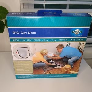 NIB PetSafe Pet Door